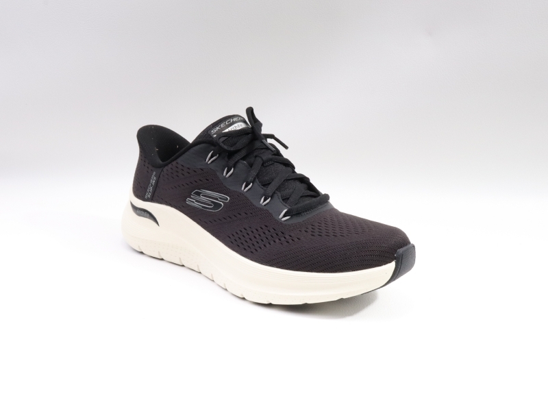 Skechers